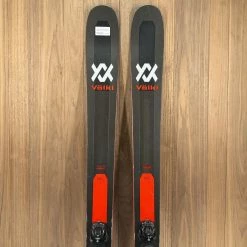 Ski Volkl M5 Mantra W/ Look Pivot Dual WTR Bindings