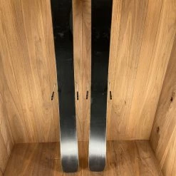 Ski Volkl M5 Mantra W/ Look Pivot Dual WTR Bindings