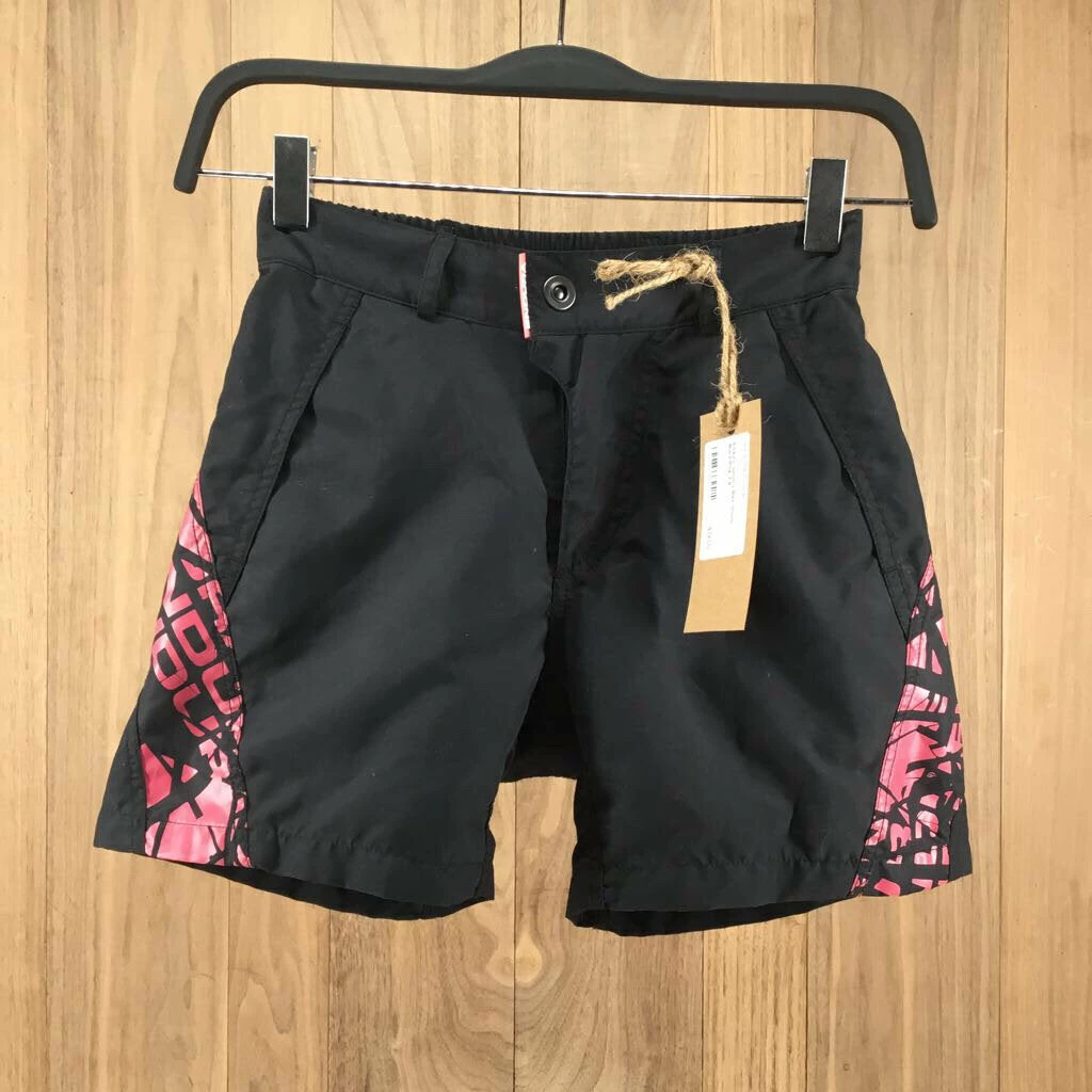 Endura Junior's Bike Shorts Outerwear And Clothing 3 Endura Junior's Bike Shorts Outerwear And Clothing