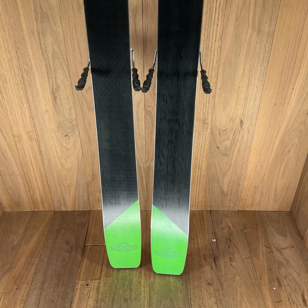 2022 Elan Ripstick 96 Black W/ Tyrolia Attack 14 Bindings 10 2022 Elan Ripstick 96 Black W/ Tyrolia Attack 14 Bindings