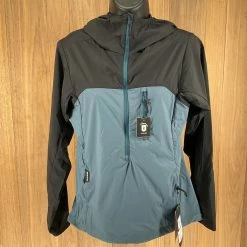 Windbreakers & Raincoats Dakine Women's Reserve Windbreaker
