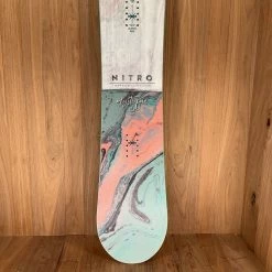 2022 Nitro Women's Mystique Snowboard