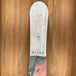2022 Nitro Women's Mystique Snowboard