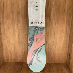 2022 Nitro Women's Mystique Snowboard