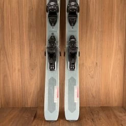 Ski 2022 Salomon Women's QST Lumen 99 W/ Armada Warden 11 Demo Binding 9 Ski 2022 Salomon Women's QST Lumen 99 W/ Armada Warden 11 Demo Binding